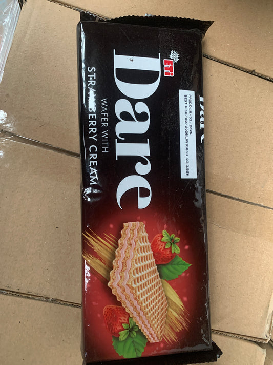 Dare wafer with strawberry cream