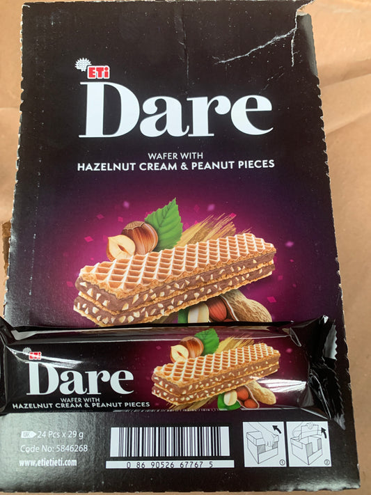 Dare wafer with Hazelnut Cream & Peanut pieces